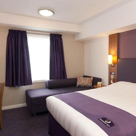 Premier Inn London Gatwick Airport - A23 Airport Way Crawley  Exterior foto