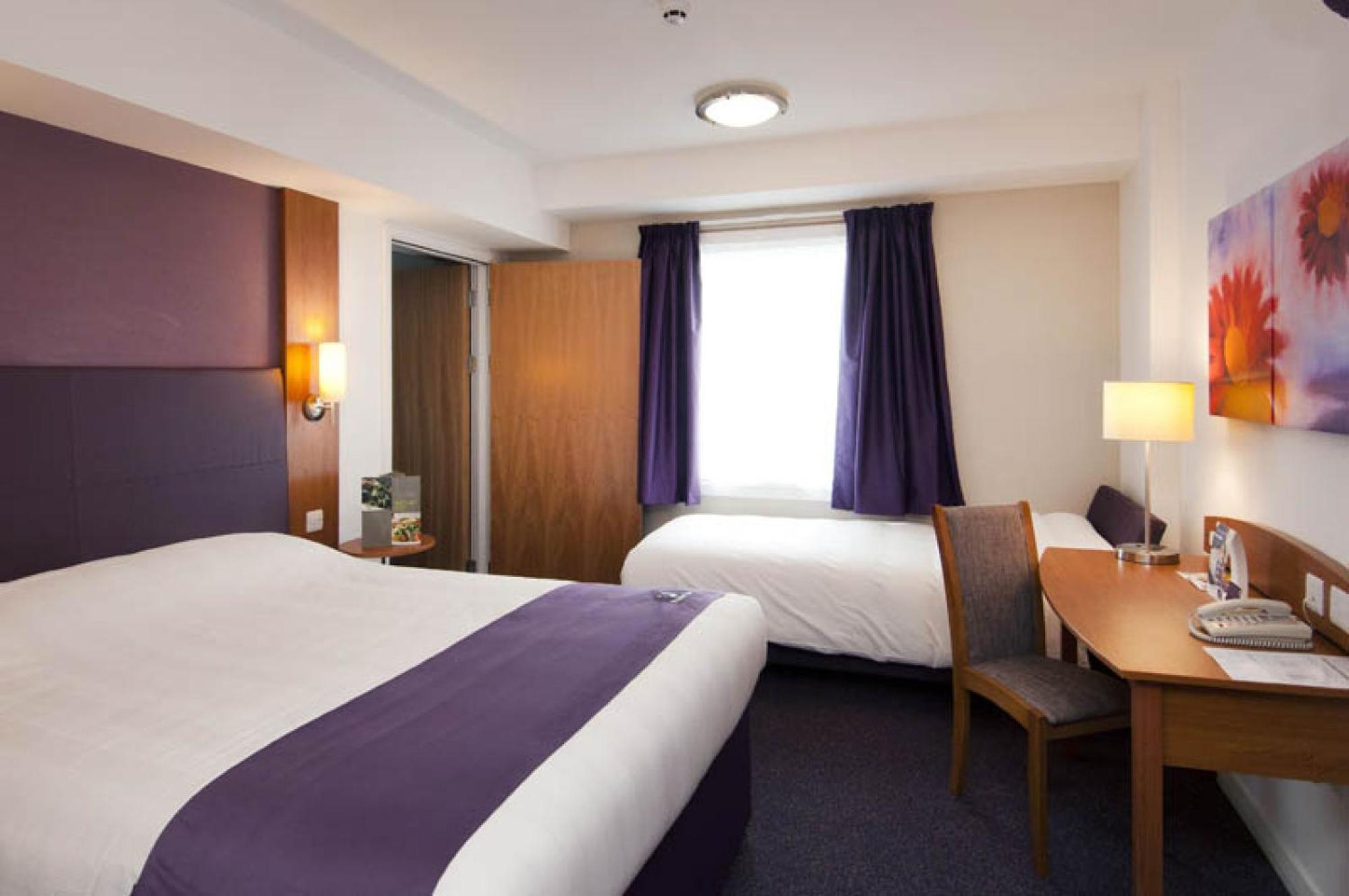 Premier Inn London Gatwick Airport - A23 Airport Way Crawley  Exterior foto