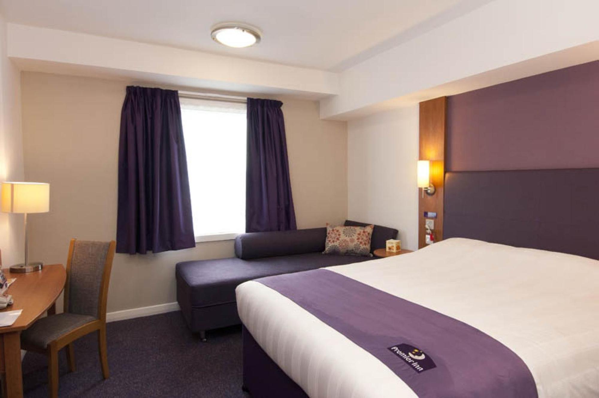 Premier Inn London Gatwick Airport - A23 Airport Way Crawley  Exterior foto